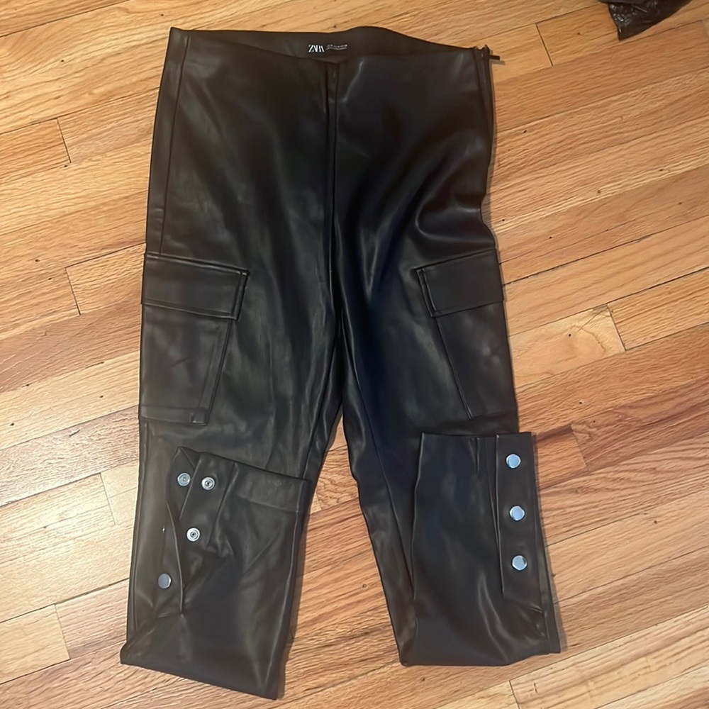 ZARA CARGO LEATHER LEGGINGS WITH SNAP ANKLES SZ MEDIUM